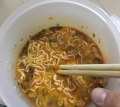 知道怎么泡好一碗方便面吗？常吃泡面的看过来！《喜欢你》泡面|泡面|麻油|面饼_新浪新闻
