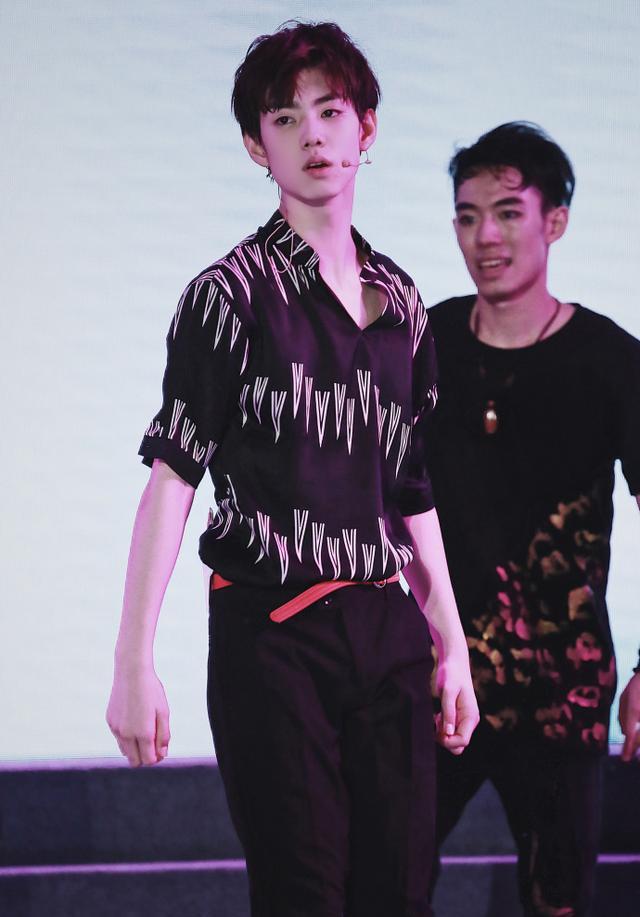 tf家族新生又添一位新人,陈玺达,生于2004年2月7日,13岁的他身高已1米