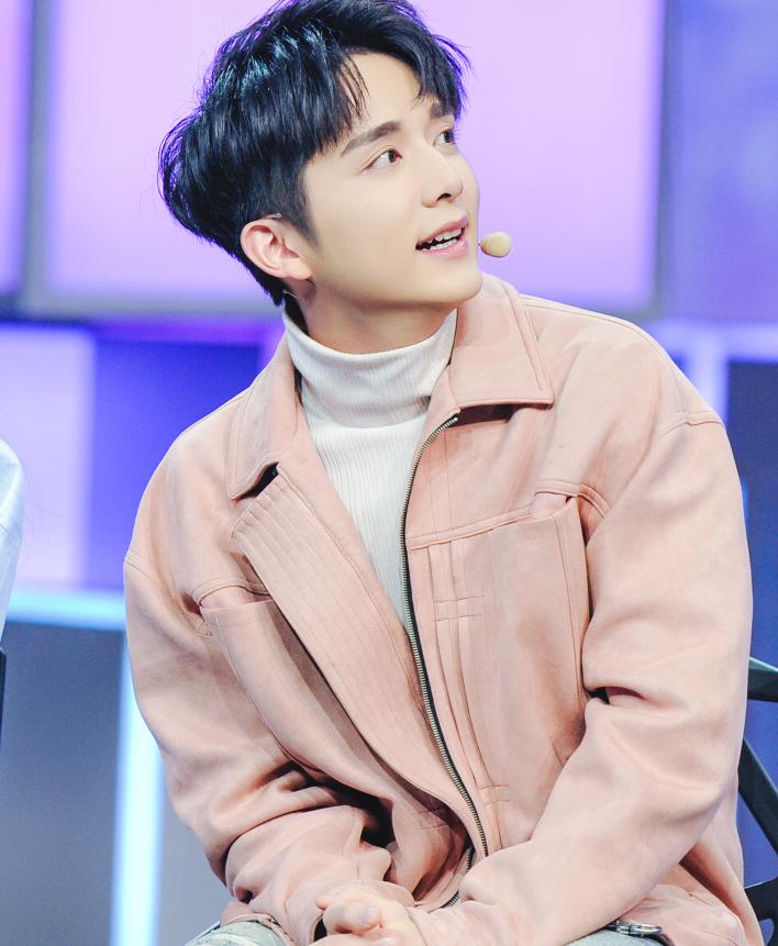 《快本》张新成4个造型,图2阳光,图3辣眼睛,图4帅到窒息!