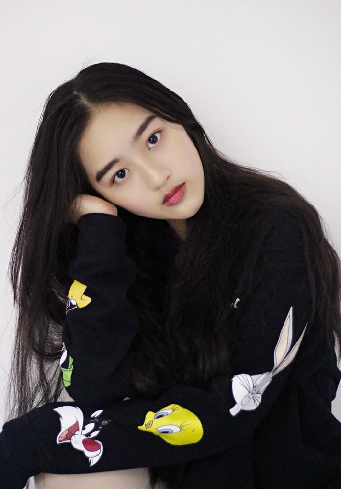 时代峰峻签约首个女艺人, 成为tfboys唯一的小师妹