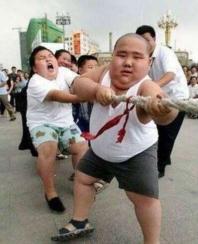 搞笑图片开心开心|拔河|小狗|小伙子_新浪新闻