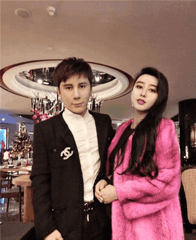 现年23岁的何承熹曾上过节目《超级女声》选秀,与范冰冰长相相似度