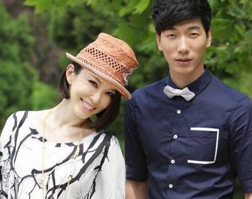 张亮他们一家四口,颜值太高了!小妹妹也很可爱!