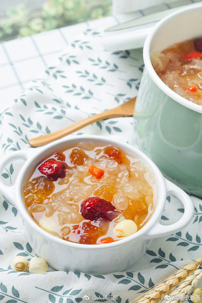 桃胶银耳羹