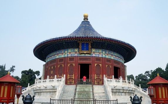 皇穹宇，建于明嘉靖九年，是供奉圜丘坛祭祀神位的场所|皇穹宇|圜丘坛|神位_新浪新闻