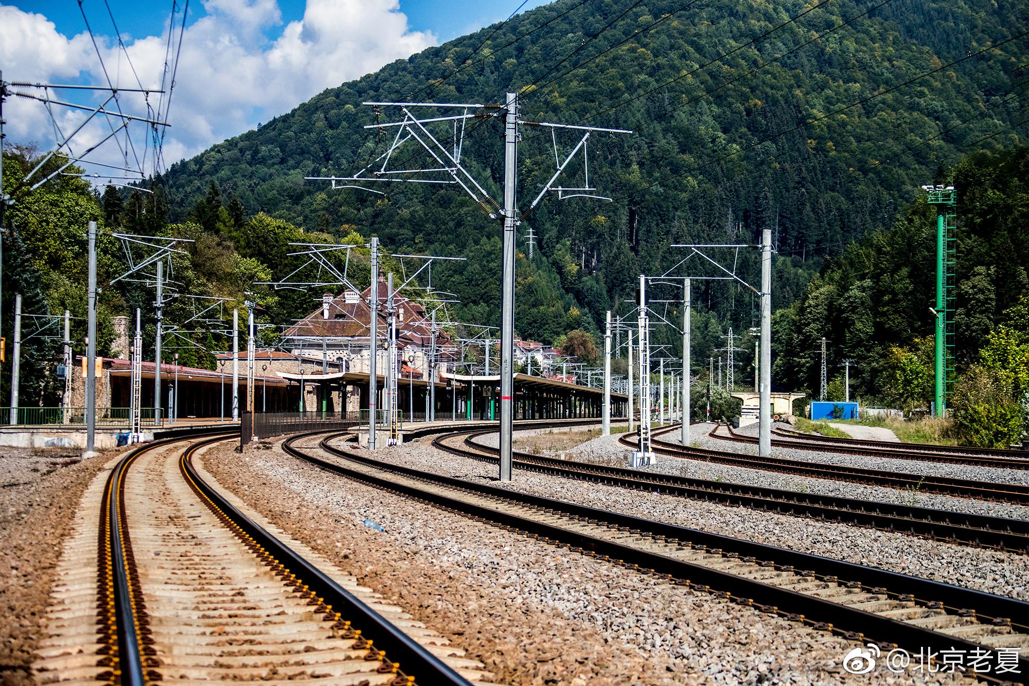 派勒斯城堡曾是卡洛尔国王的夏宫,被认为是世界最美的城堡之一,空中