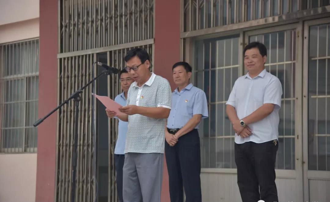 欢腾喜庆的鞭炮声预示着费县第二中学又一大事件的发生,是费县二中为