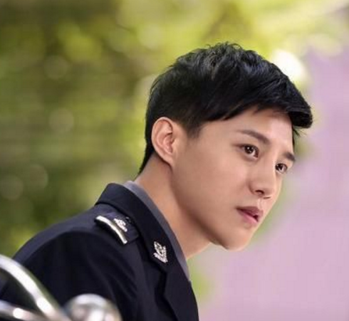 近日,由王宫良饰演男二的电视剧《为了你我愿意热爱整个世界》热播