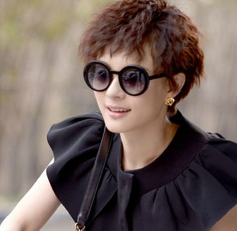 国民贤妻的这款发型修颜效果特别好,不过韩雪更显端庄大气_新浪看点