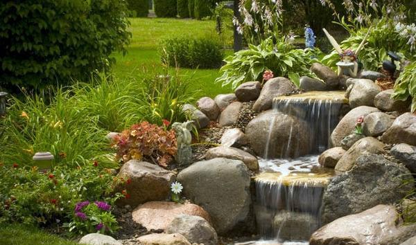 无池瀑布——独特的花园水景, 让人流连忘返