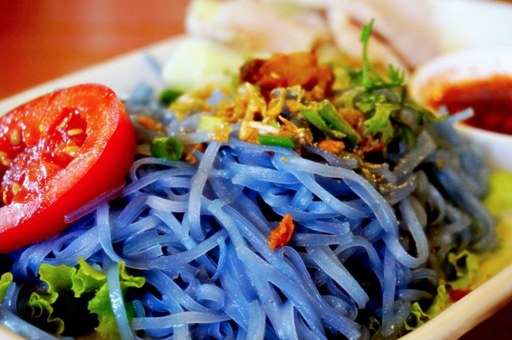 盘点那些蓝色的食物,当米饭面条和鸡汤都变成蓝色的你还想吃吗