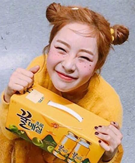 两个丸子头的可爱发型 带你俏皮带你可爱