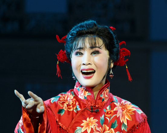 她色艺双全,竟被老腊肉冒充小鲜肉骗婚,她却说:只怪我自己!