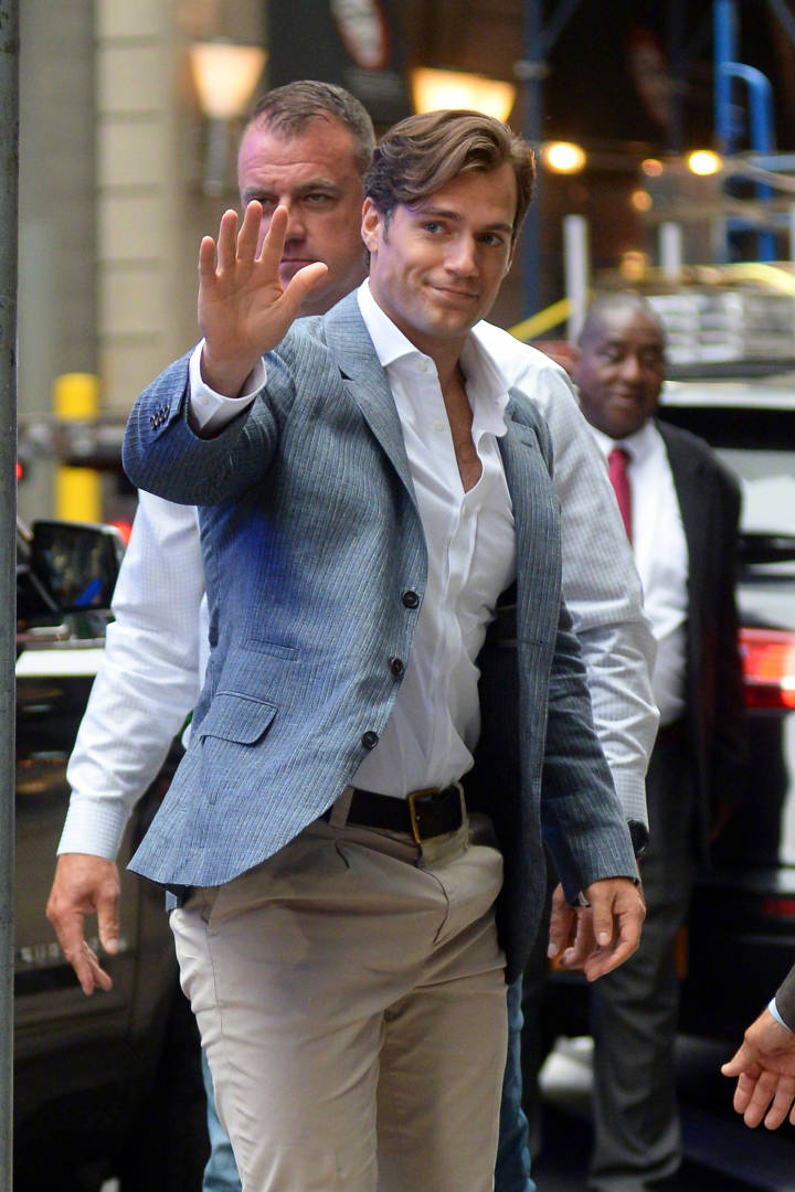 亨利卡维尔最新街拍图7感觉超人要飞起来了