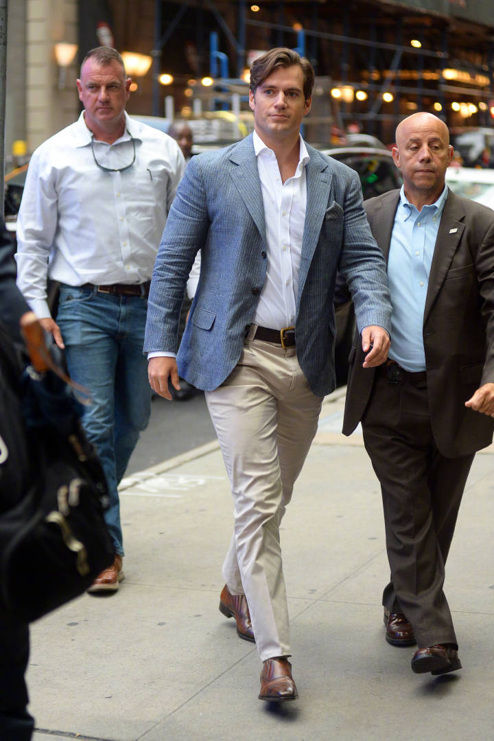 亨利卡维尔最新街拍图7感觉超人要飞起来了