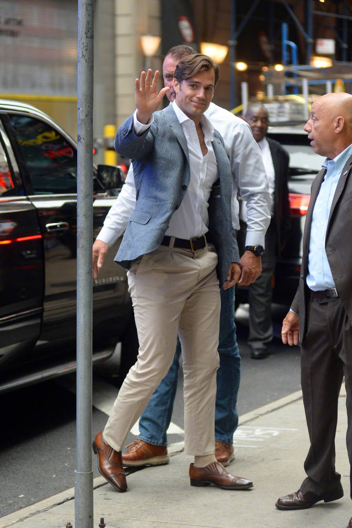 亨利卡维尔最新街拍图7感觉超人要飞起来了