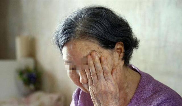婆婆去世小叔子不管,看到婆婆留下的遗书,小叔子刨坟