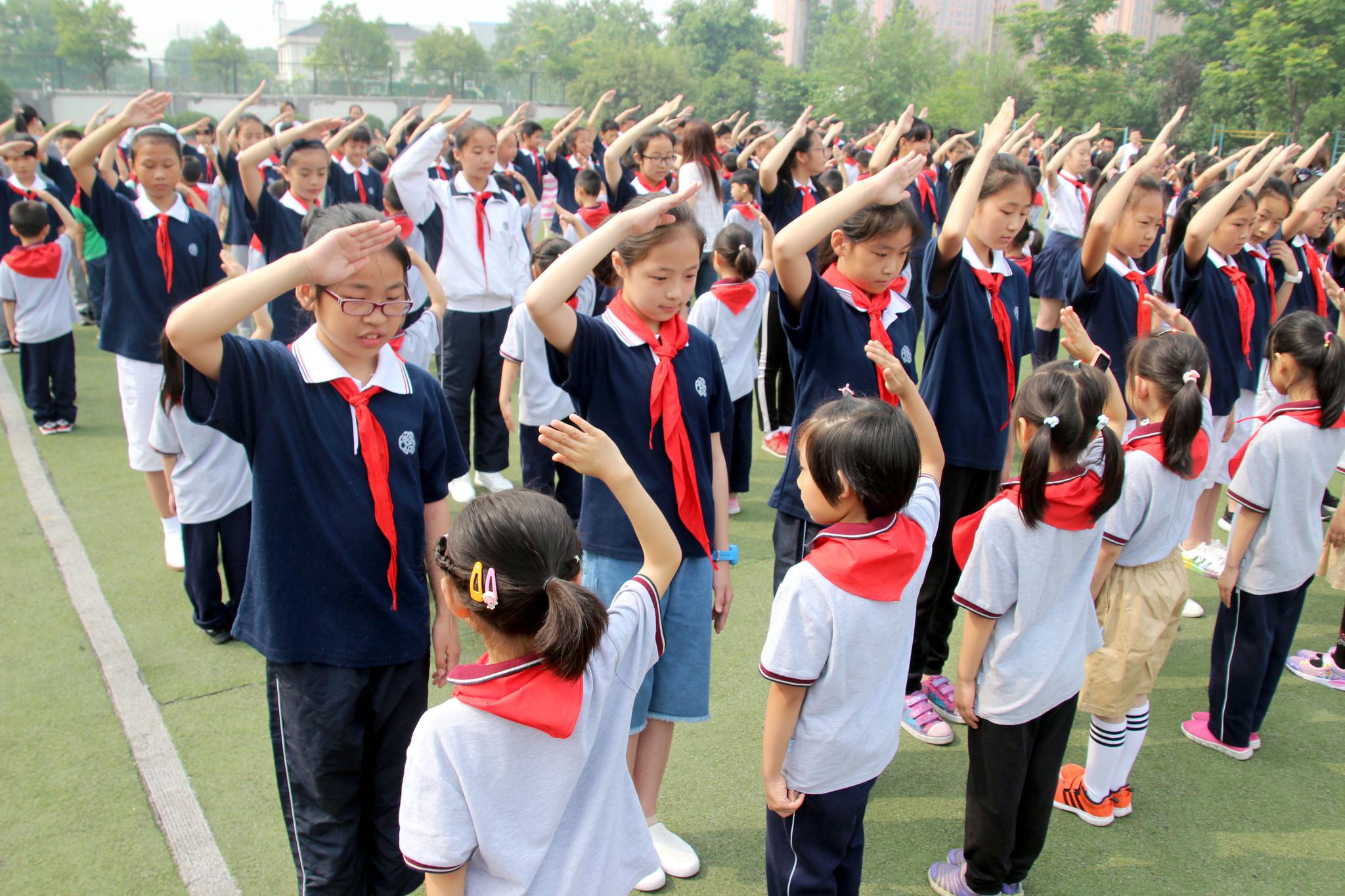 苏州市阳光城实验小学校举行新队员入队仪式