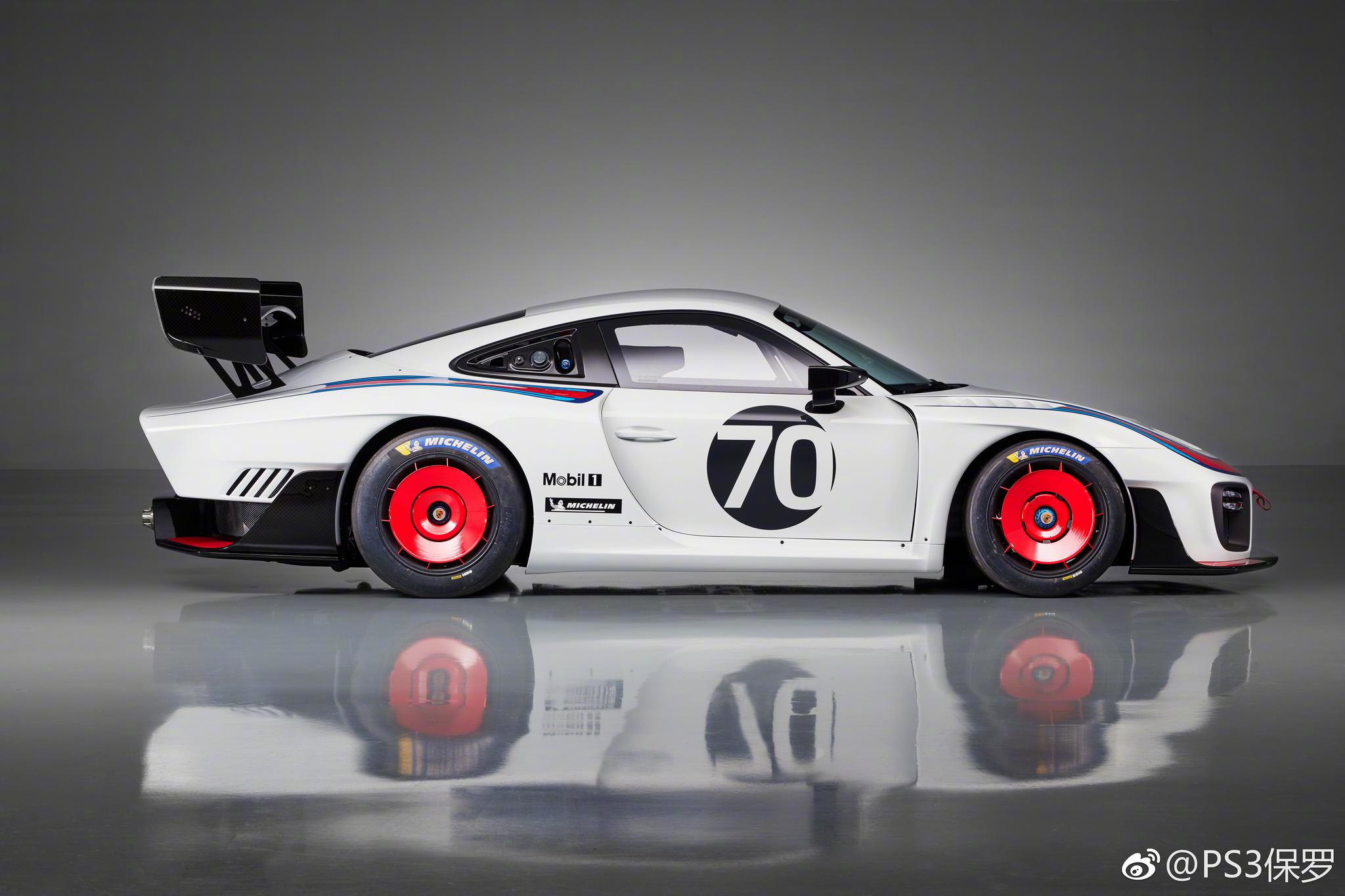 为庆祝保时捷70周年,保时捷运动部推出基于gt2rs打造的全新935赛车