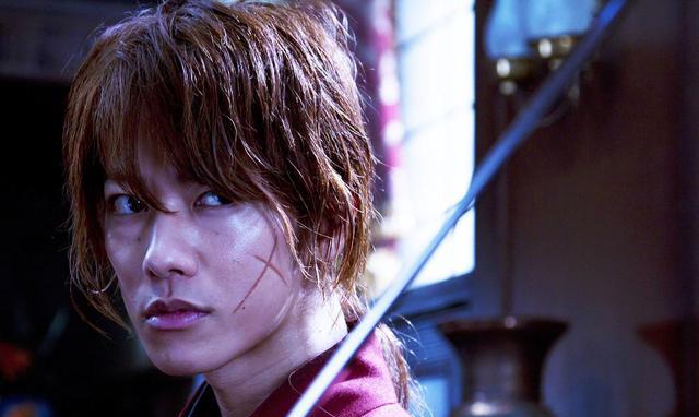 赋予诸多的想象力,所以人物场景事件都与现实相差甚远,翻拍成真人版的