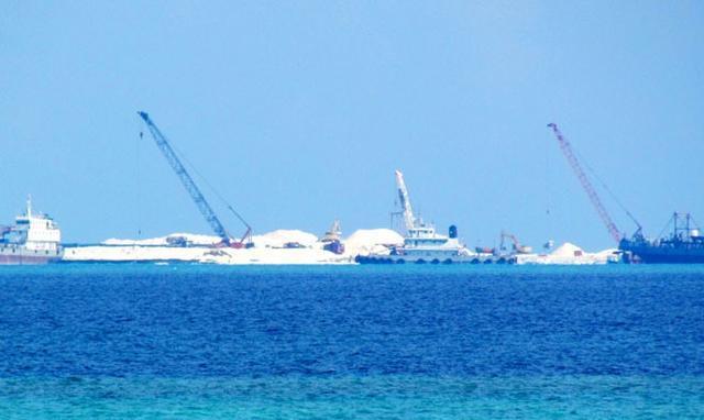 赤瓜岛地处南海南沙区赤瓜礁上,是通过吹沙填海造陆建立的小岛,由人工