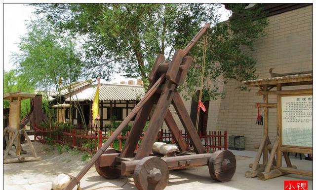 世界最早的抛石机产生于公元前9世纪,可以把30千克巨石抛出