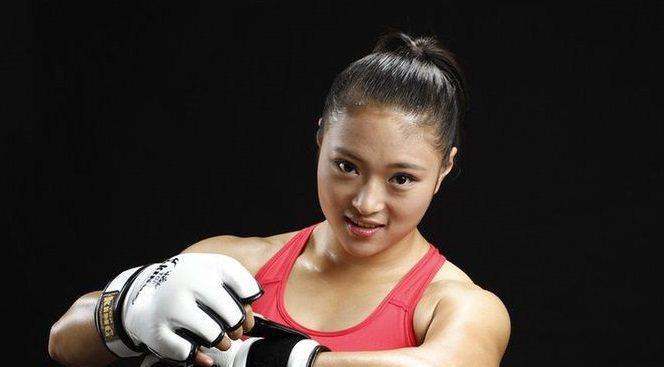 取得了10胜1负1平的优异战绩,在昆仑决赛场,她也收获了完美的ko三连胜