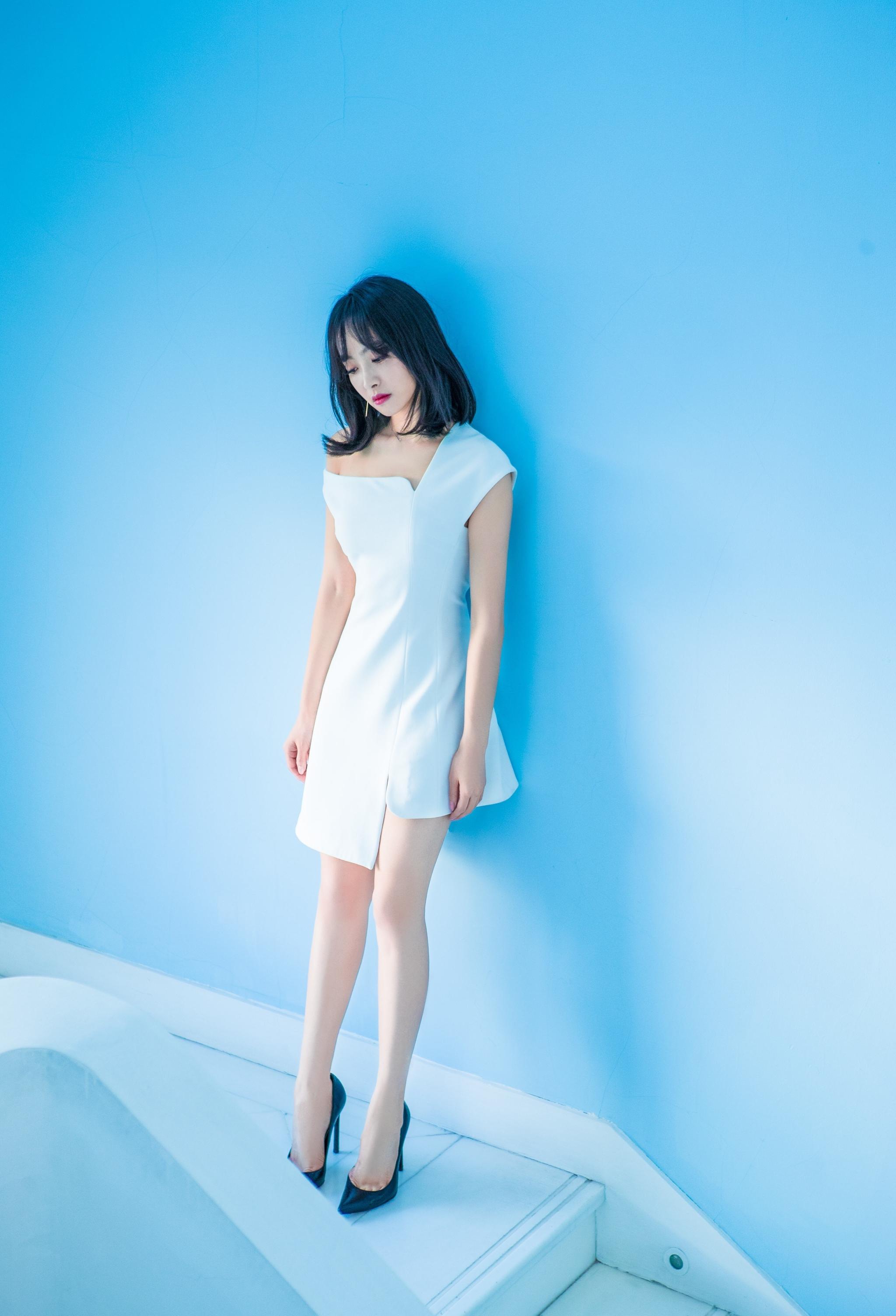 宋茜白色穿搭清新干净魅力万千尤其是她的大长腿