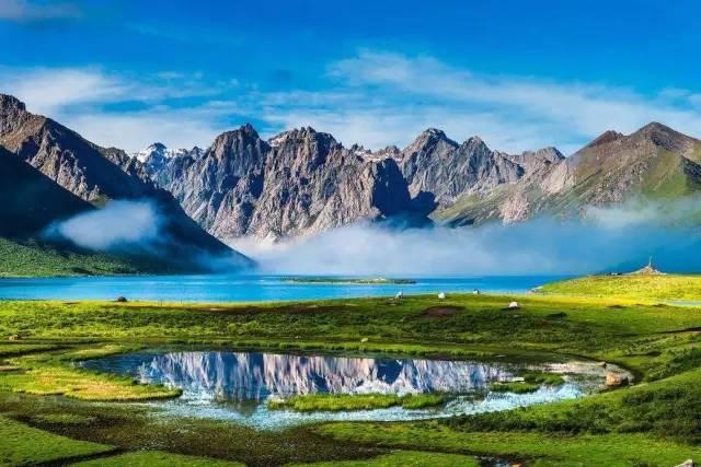 67稻城—亚丁因其独特而原始的自然环境,美丽风景被誉为"最后的