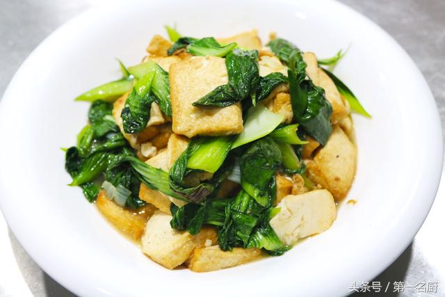 大厨分享青菜烧豆腐家常做法,简单美味,营养丰富,一学就会!