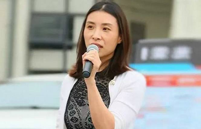 丈夫车祸意外去世,她一人撑起半边天,如今身家超百亿|陈小英|奚春阳