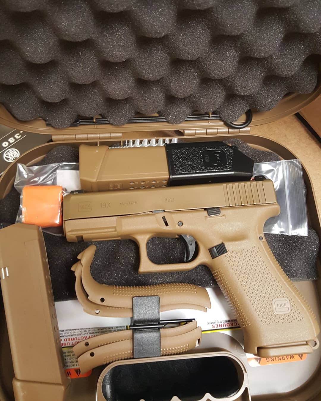 武器配图glock19x开箱欣赏