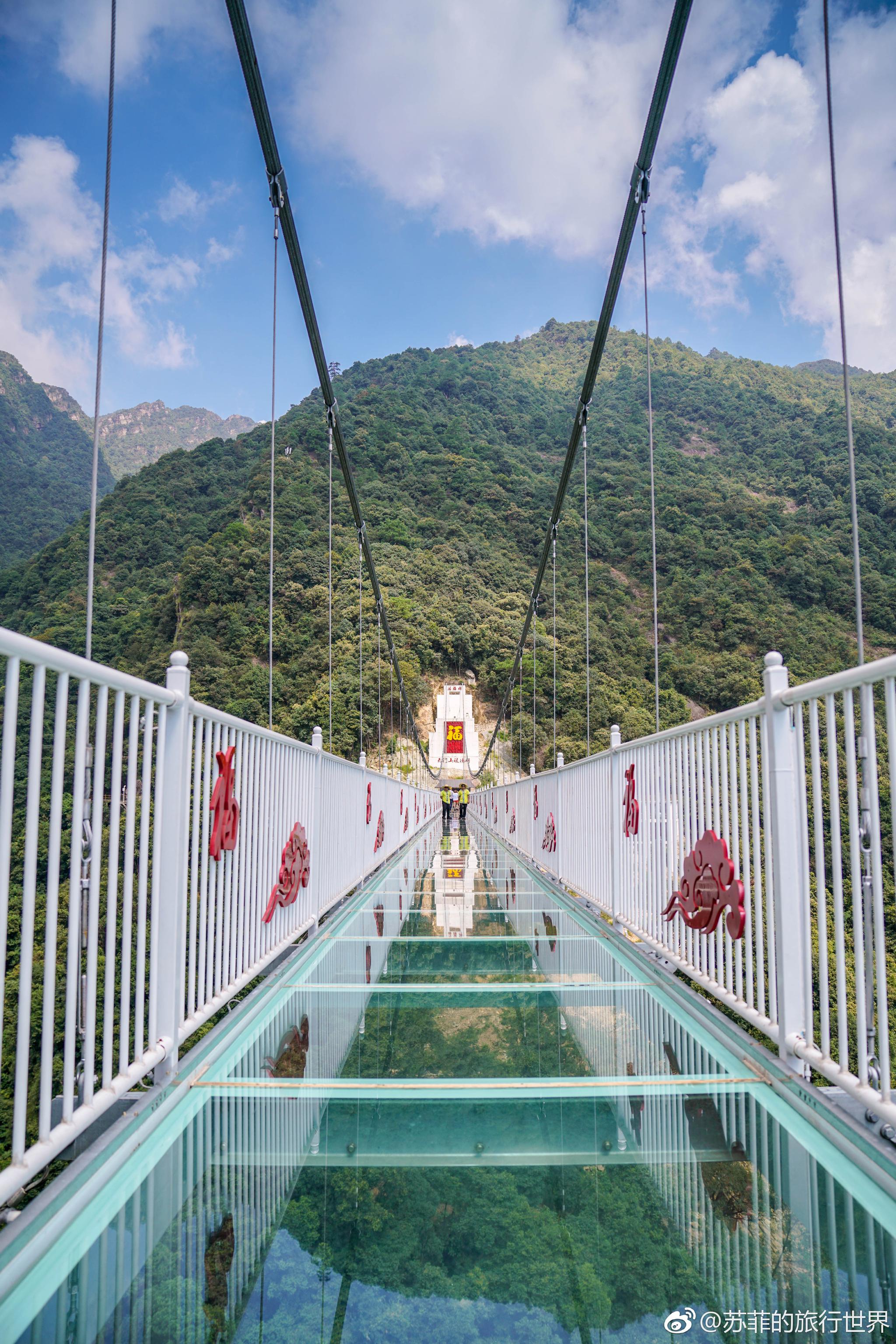 走上玻璃桥,挑战所有不可能