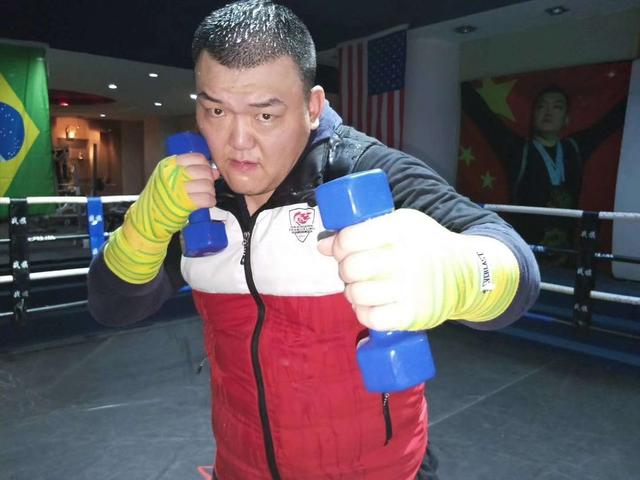 张君龙疯狂备战剑指重量级王位,中国泰森:永远向前冲!