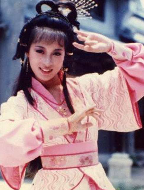 她是最美赵敏,在浴室遭父亲毒打,离婚后患上抑郁症自杀|赵敏|刘玉璞