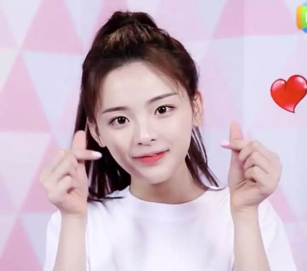 《创造101》总决赛在即,村花杨超越,大妈王菊谁能笑到最后!