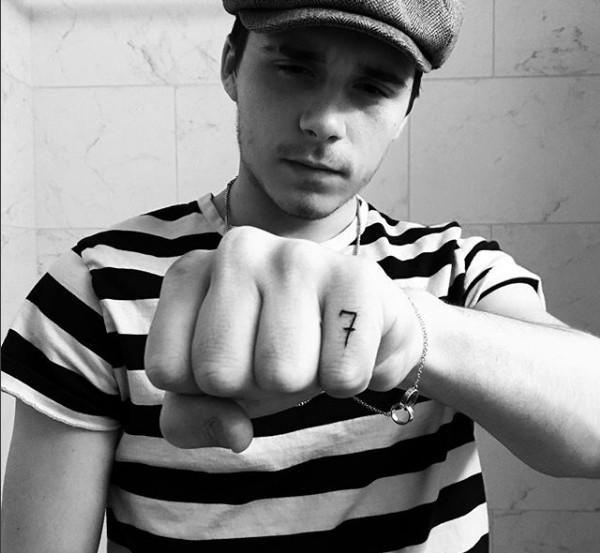 大儿子晒新纹身数字7 是向爸爸贝克汉姆致敬?