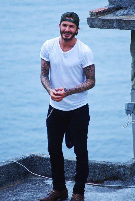 贝克汉姆街拍,简单的t恤就可以有型一整个夏天