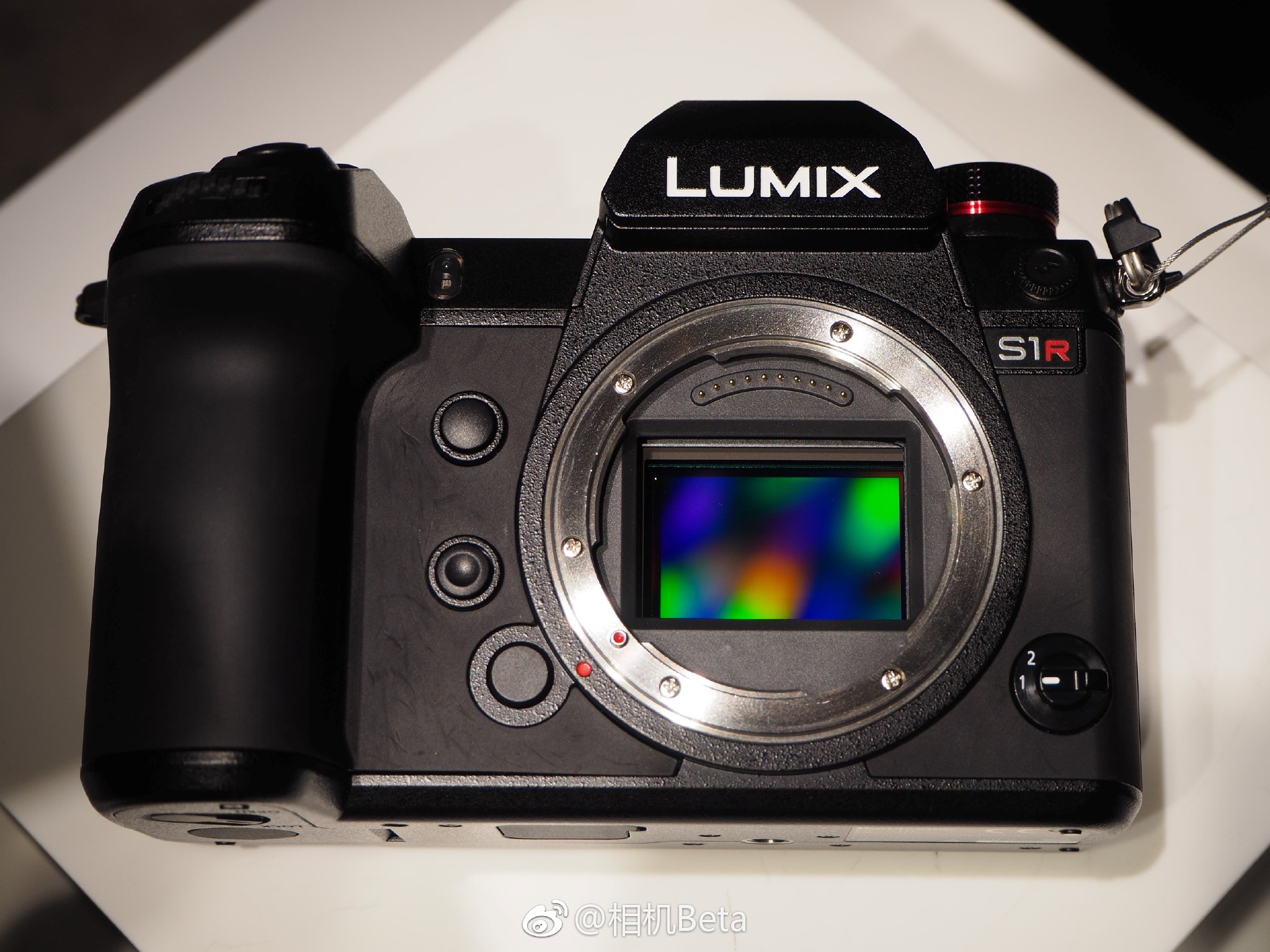 松下lumixs1s1r全画幅微单实物图