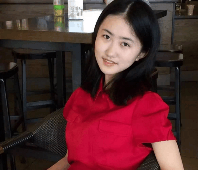 4,钢琴连续六次获得成都市优秀艺术人才钢琴组一等奖,三次获得十佳,3