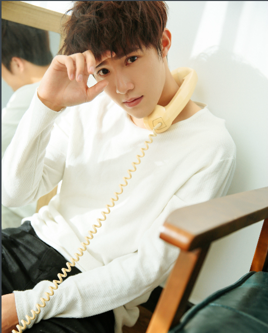 张峻宁,在电视剧《浪花一朵朵》当中饰演腹黑男林梓,他细心的呵护着剧