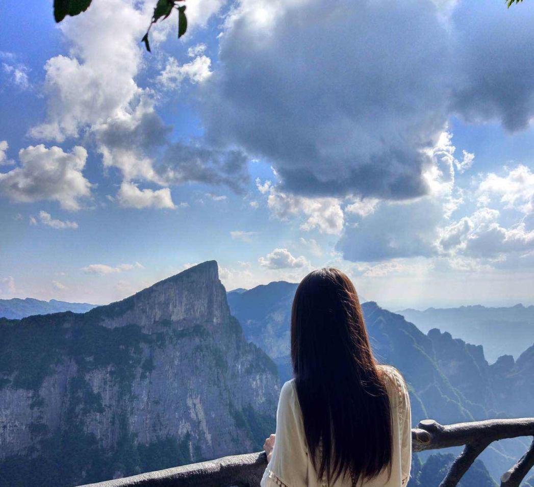 天门山国家森林公园入园门票为261元/位,不同旅游者优惠及免费情况