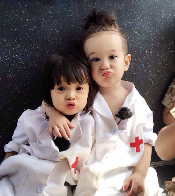 周嘉诚jackson,通过《放开我北鼻》走红网络.