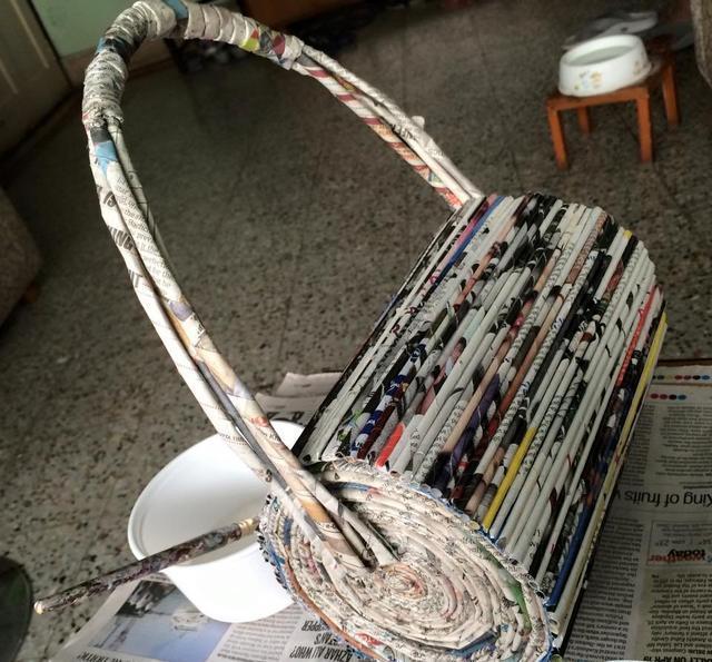 怎么用报纸制作提包,爱包的你赶紧试下哦