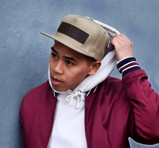 干货|皮肤黑的男生应该怎么穿搭,才能显得帅气?