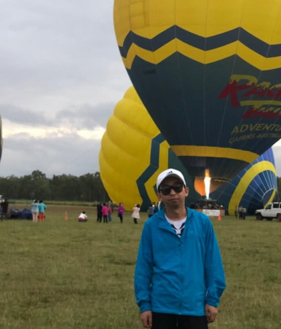 他比黄渤还丑因长相遭抵制今身价近十亿老婆美得让人心动