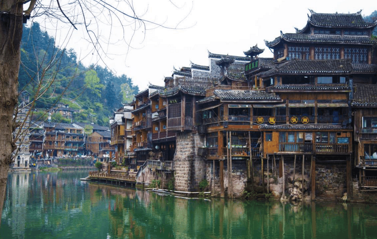 八月的时光, 来阳朔探寻桂林山水, 去凤凰古城倾听时光的故事