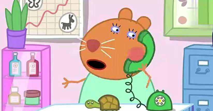 小猪佩奇,金鱼生病,看上去很不开心,佩奇带着它去看仓鼠兽医