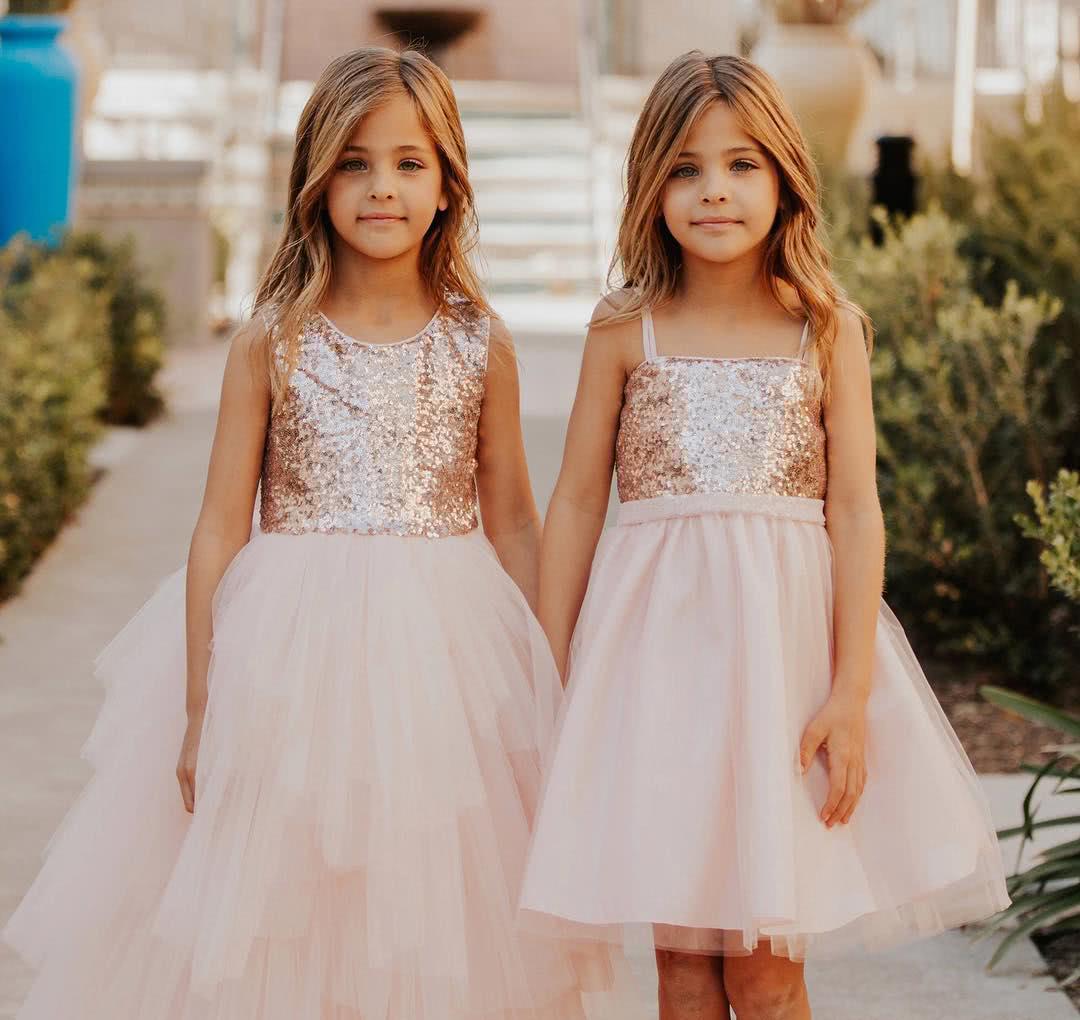 世界最美双胞胎:刚满10岁就成为专业模特全世界圈粉