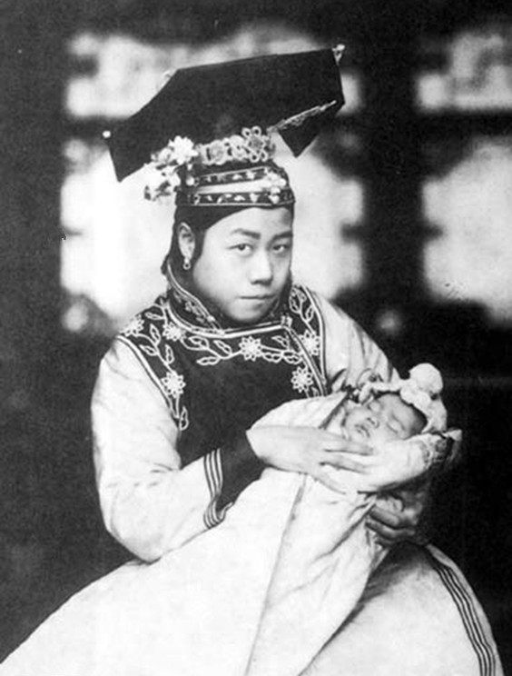 罕见老照片格格须去韩国回炉再造图四是末代皇后表妹